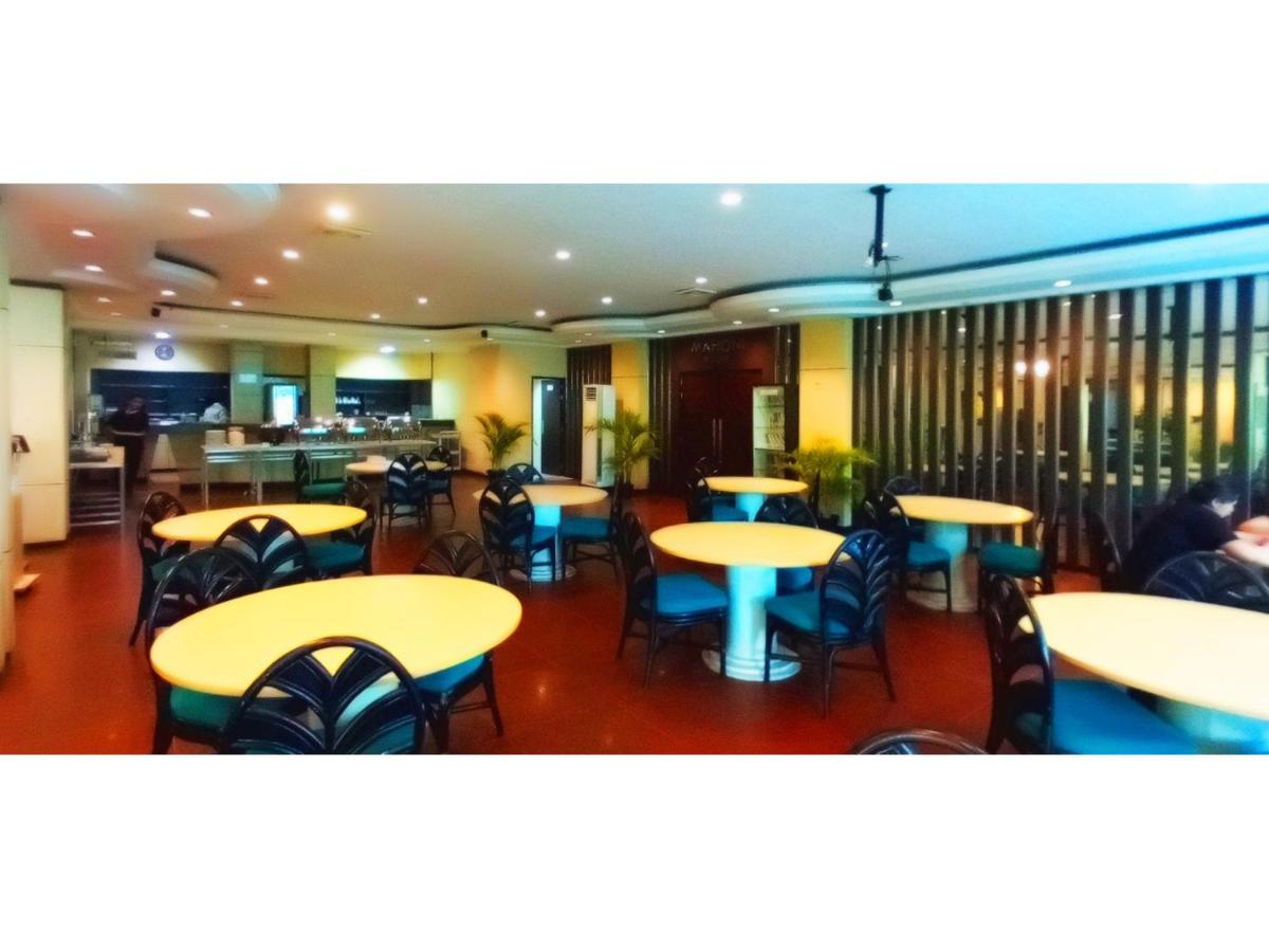 Merpati Hotel Понтианак Екстериор снимка