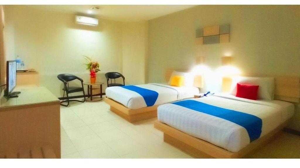 Merpati Hotel Понтианак Екстериор снимка
