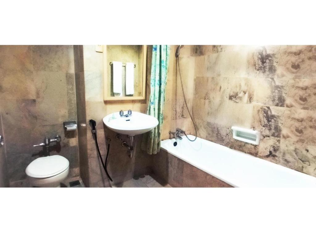 Merpati Hotel Понтианак Екстериор снимка