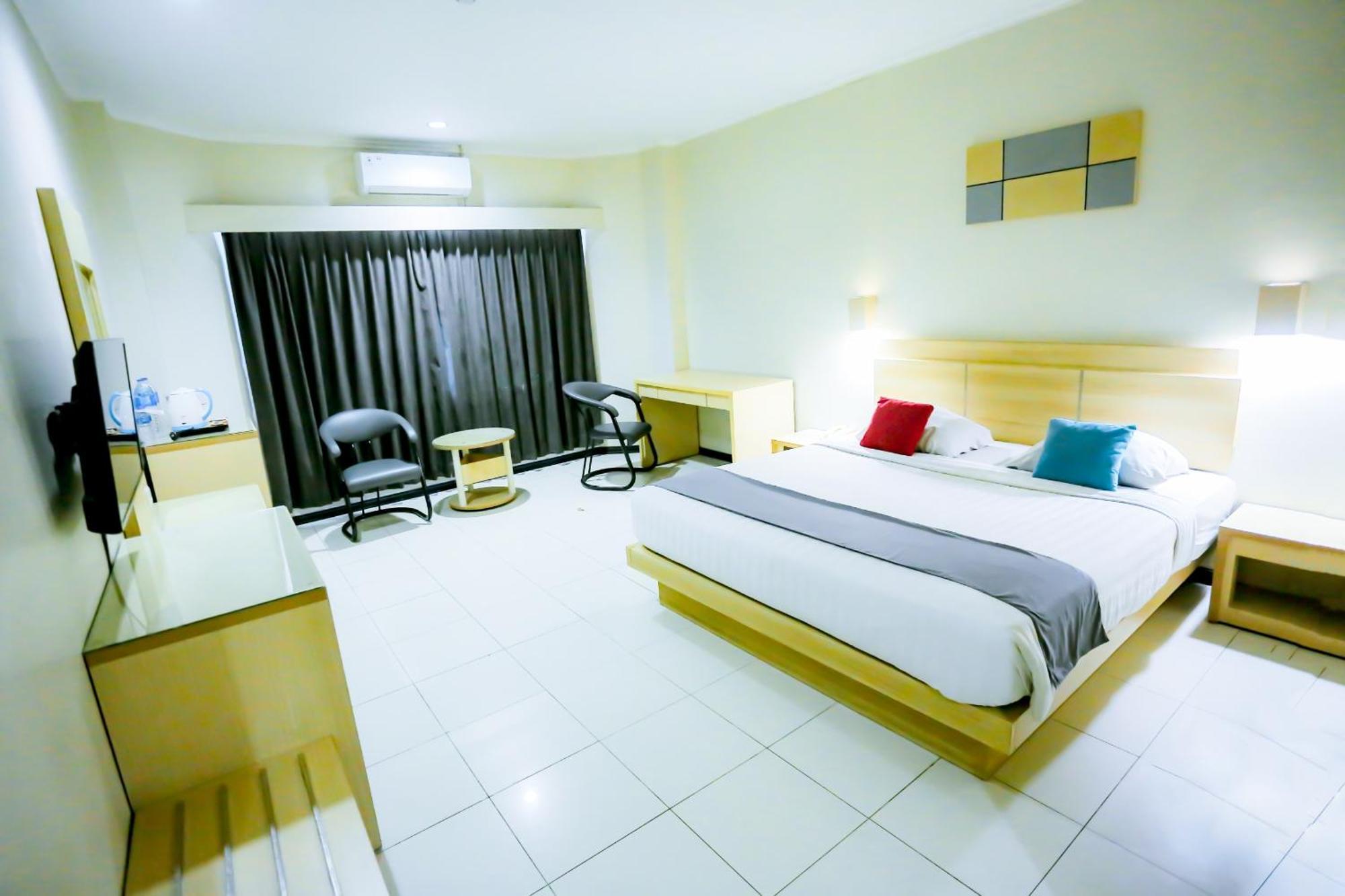 Merpati Hotel Понтианак Екстериор снимка