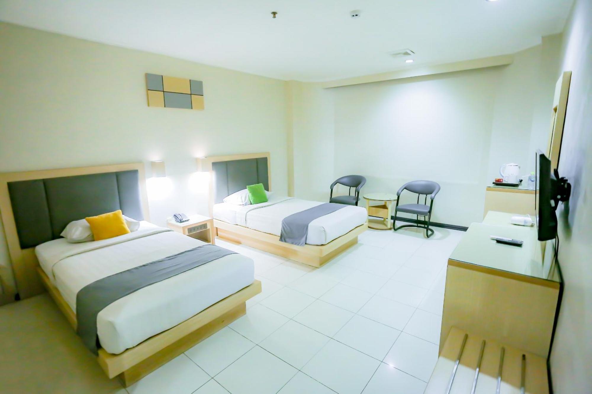 Merpati Hotel Понтианак Екстериор снимка