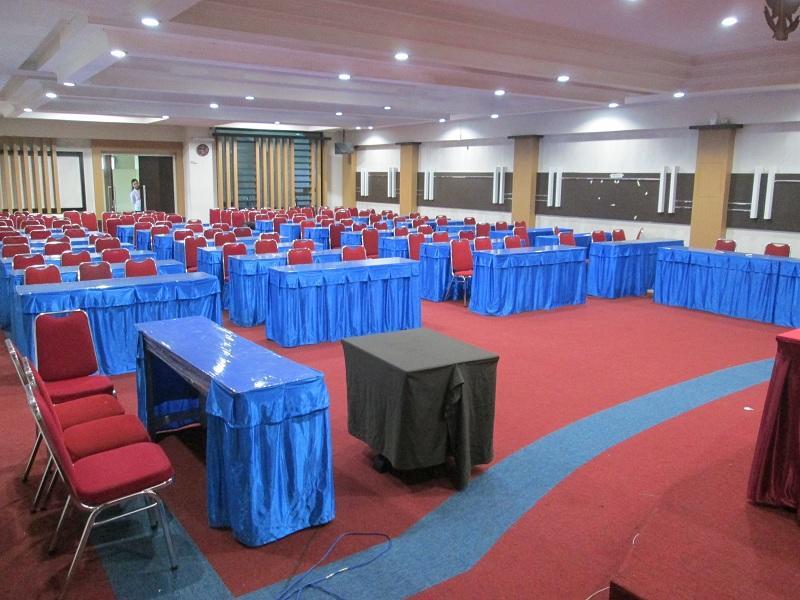Merpati Hotel Понтианак Екстериор снимка